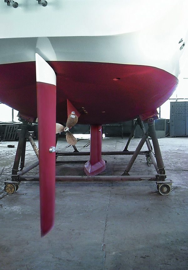 Underwater profile: the skeg-hung rudder and folding propeller against the red antifouling.